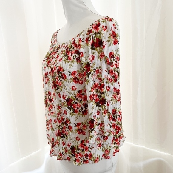 Floral off the shoulder Top Size Medium - Picture 2 of 9
